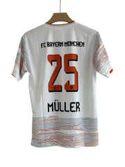 Muller-25 Bayern 2015/26