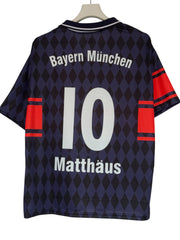Matthaus-10 Bayern 1997/99 Five sleeve collar and embroidery