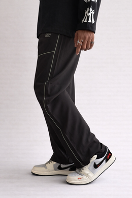 Premium straight-fit track pants for a clean, modern look.A2 black with gray