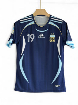 Messi-19 Argentina 2006 Away kit